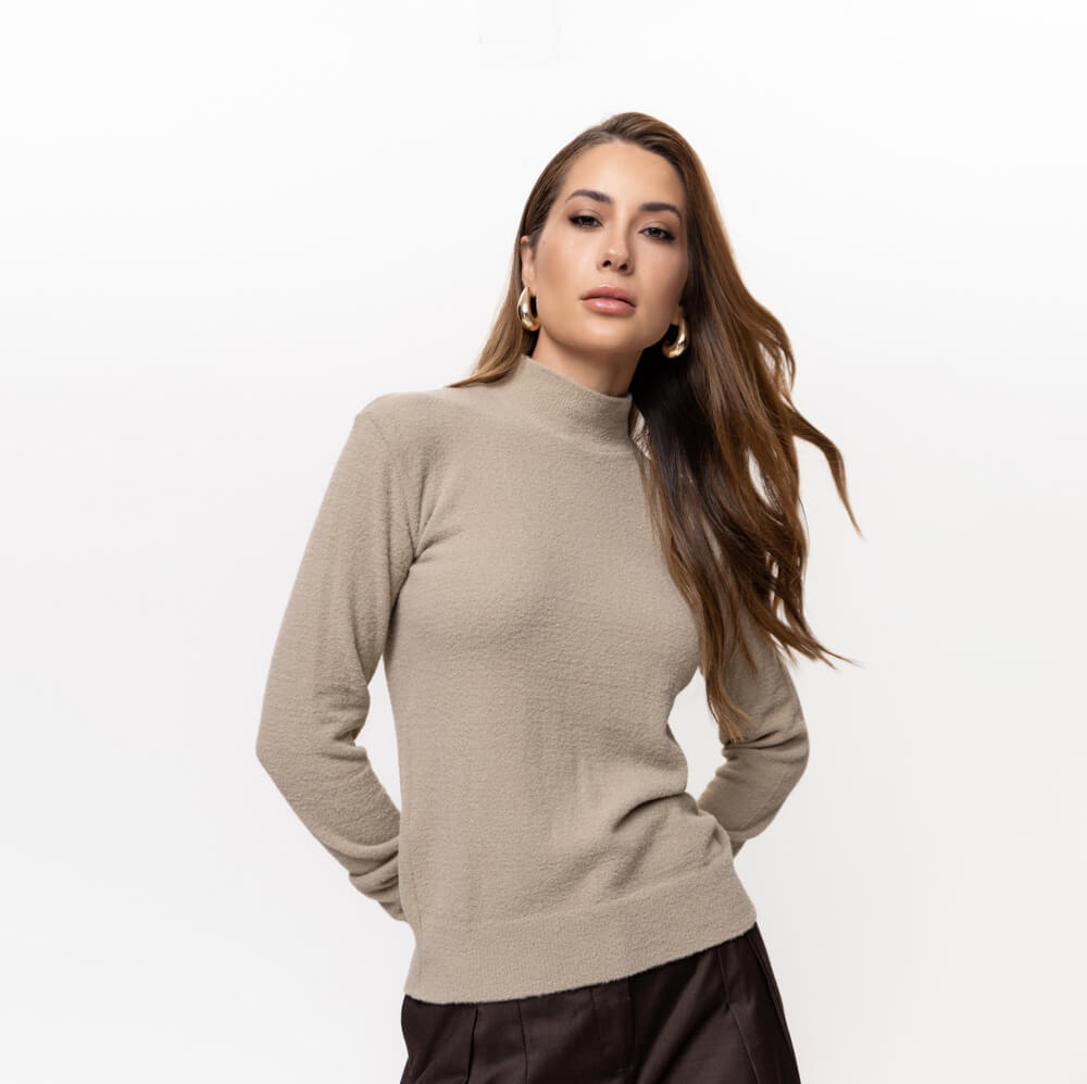 Suéter Feminino em Tricô Pluma Gola Alta - 26141 Bege