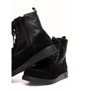 Botas Forradas com Lã Natural de Carneiro Detalhe Camurça - 363cGI Preto