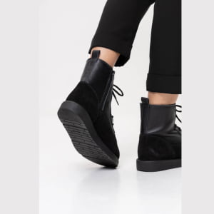 Botas Forradas com Lã Natural de Carneiro Detalhe Camurça - 363cGI Preto