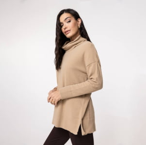 Blusa Ampla Feminina em Tricô Pluma Gola Boba - 25117 Bege Camel