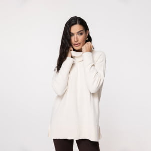 Blusa Ampla Feminina em Tricô Pluma Gola Boba - 25117 Off White