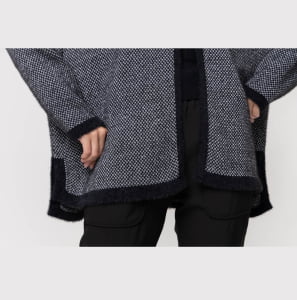 Capa Tricot com Fechamento em Alamares - 26182 Noir Mélange